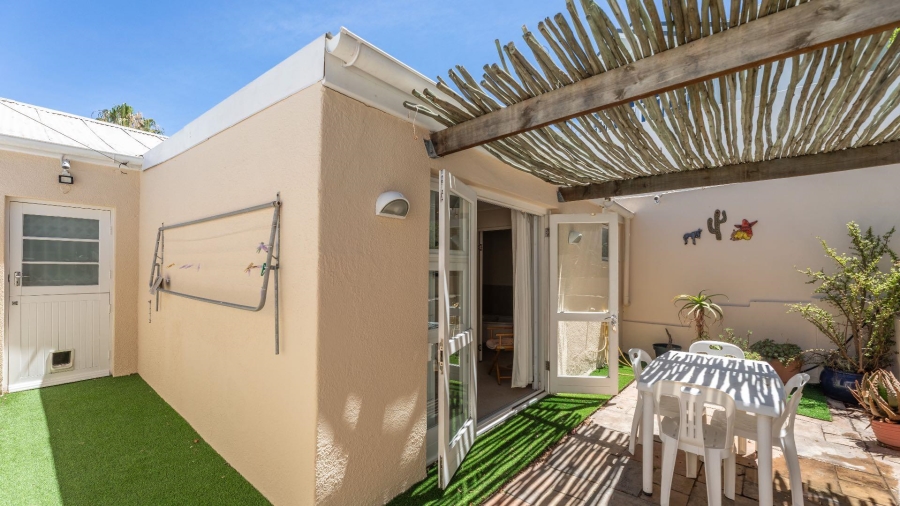 2 Bedroom Property for Sale in Sea Point Western Cape